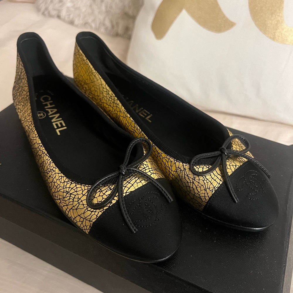 Chanel Black and Gold Metallic Ballerina Flat 35.5